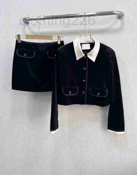 

two piece dress designer 2023 early autumn new small fragrance fashion coat paired with a-line waist half skirt set 9me8, White