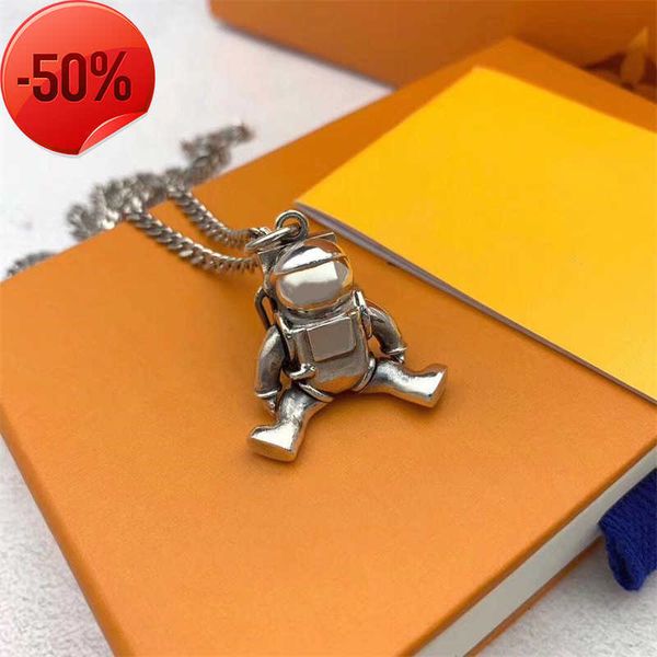 

keychains lanyards classic designer key buckle necklaces car keychain handmade man woman fashion necklace bag pendant accessories, Silver