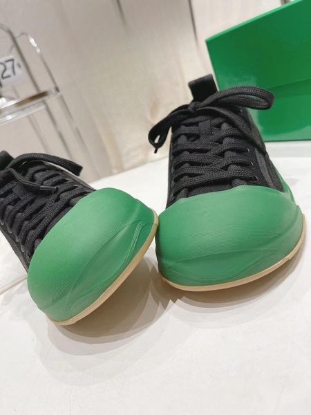 

the latest couple big head comfort high sail cloth shoes simple design four seasons cute retro canvas couple shoes, Black