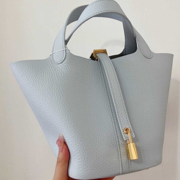 

wholesale designer h ermes totes handbags this color is very beautiful come and buy a basket bag quickly