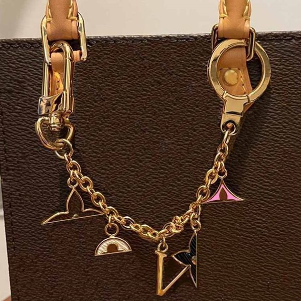 

fashion metal keychain key buckle letters car design handmade leather electronic wallets key car keychains men women bag pendants accessorie, Silver