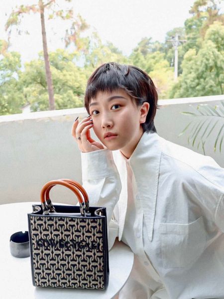 

italian cowec ycaki niche brand horseshoe buckle handbag with advanced crossbody texture tote bag