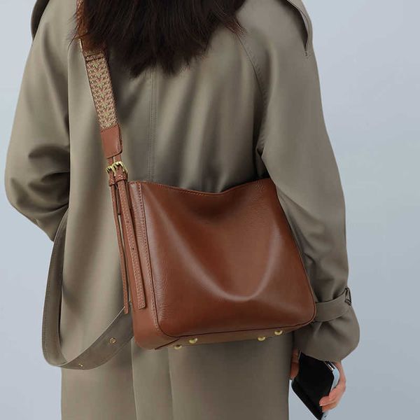 

rockland genuine leather bag for women 2023 new commuter high capacity bucket bag versatile premium crossbody bag