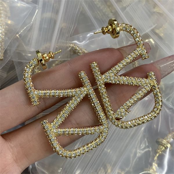 

letter v earring logo valentinolies stud earing women hoop designer luxury jewelry woman v logo crystal earrings 675634, Golden;silver