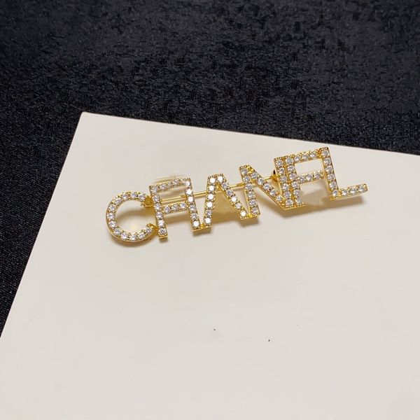 

2023 fashion charm designer brooches pins brooches channel womens mens couples accessories pin ccity dress pins lady specifications luxury v, Gray
