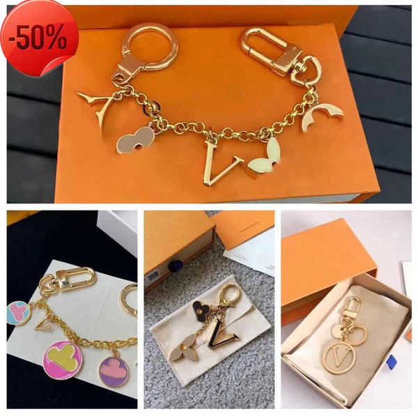 

lanyards luxury designers keychains letters with diamonds keychain car key chain women buckle jewelry keyring bags pendant exquisite 880ess, Silver