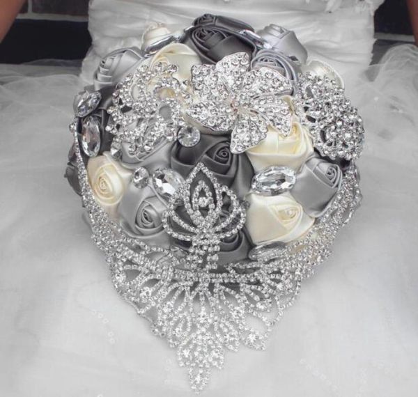 

2019 new european style wedding bouquet hand made artificial lily white bride bridesmaid bridal party accessories flower decoratio2612254