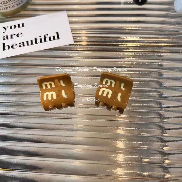 

caramel macchiato designer series niu letter acetic acid mini bang grip clip pair hair grip, Golden;silver