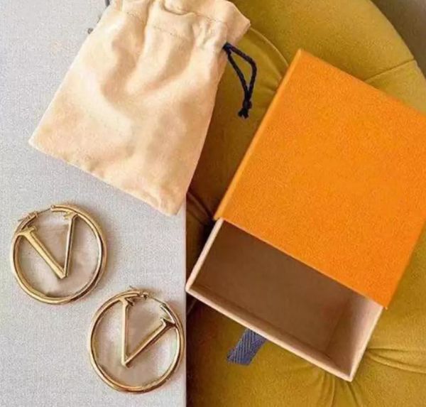 

designer letter v earring womens fashion stud earrings vintage earring circle gold luxurious all match earrings high jewelry gifts8299428, Golden;silver