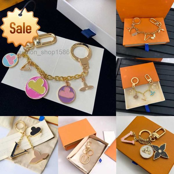 

keychains lanyards luxury designers letters with diamonds keychain car key chain women buckle jewelry keyring bags pendant exquisite giftug, Silver