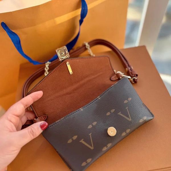 

2023 luxurys designer bag locky shoulder bags designer bumbags padlock on strap designers womens crossbody fashion waist cross body handbags