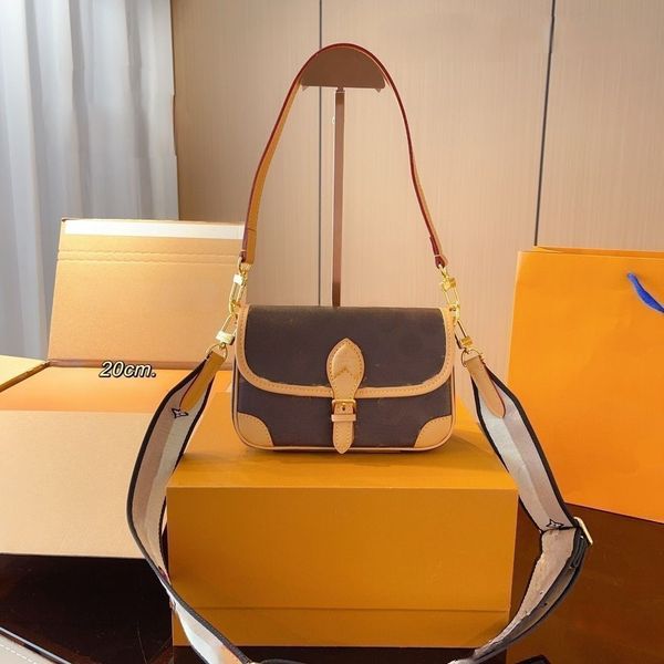 

designer bag old flower baguette women small square bag wide shoulder strap single shoulder crossbody luxury underarm bags classic messenger