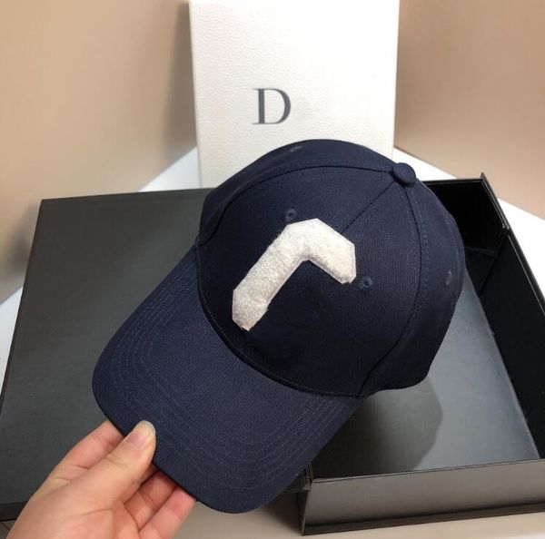 

2023 new outdoor sports fashion for both men and women classic baseball net cap snapback hat retro female male baseball cap c letter caps, Black;white