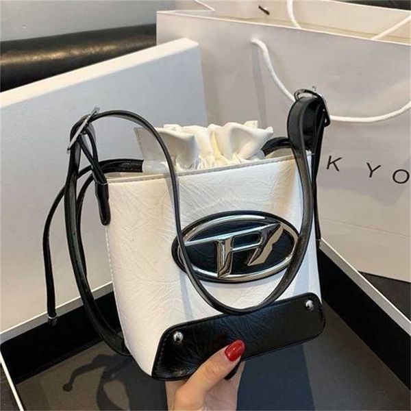 

52% off designer bag 2024 early launch dingdang new women's advanced niche design bucket drawstring shoulder panel contrast bright