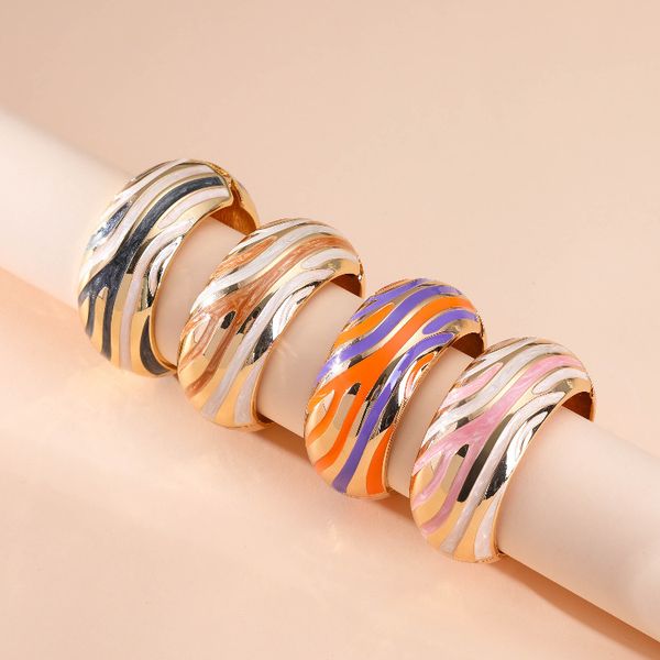 

big wide white selling bracelet fashion bracelet retro gold flowing line elegant women's dropping oil color matching handicraft accesso, Black