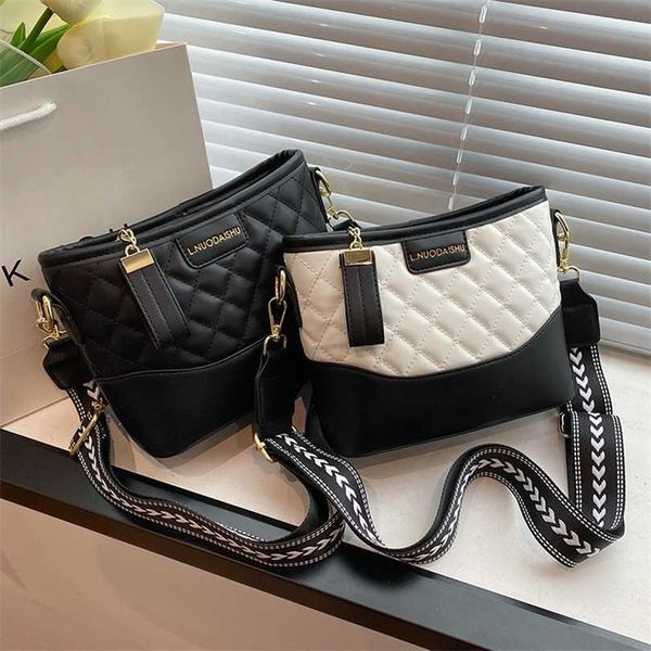 

50% off designer bag 2024 early launch wang hongling grid wide shoulder strap for korean version new versatile wandering fashion sweet women