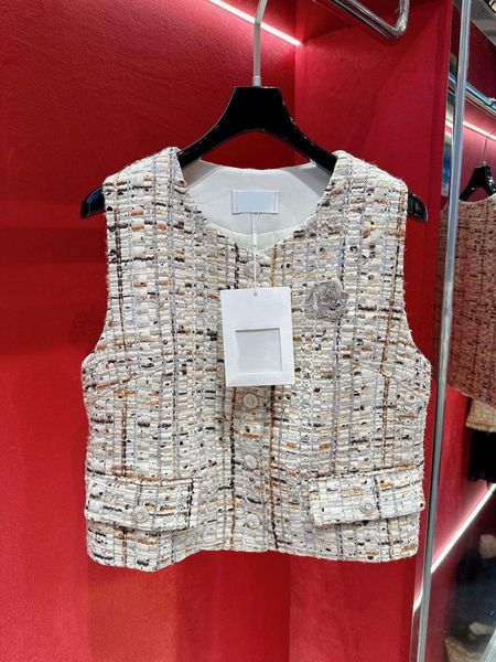 

fashion 2023 design plaid woven vest tweed jacket women v-neck sleeveless with brooch single breasted pockets short design sweet coat, Black;brown