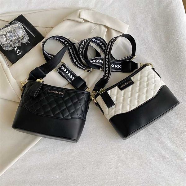 

55% off designer bag 2024 early launch xiaozhong lingge wandering new contrasting color popular wide strap crossbody fashion simple shoulder