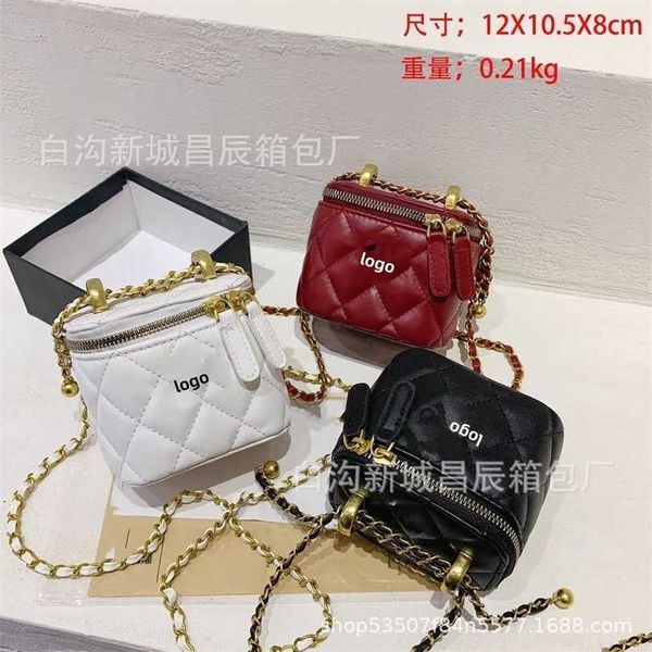 

50% off designer bag 2024 early launch summer new fashion women's xiangfeng lingge chain single shoulder crossbody handheld box small s