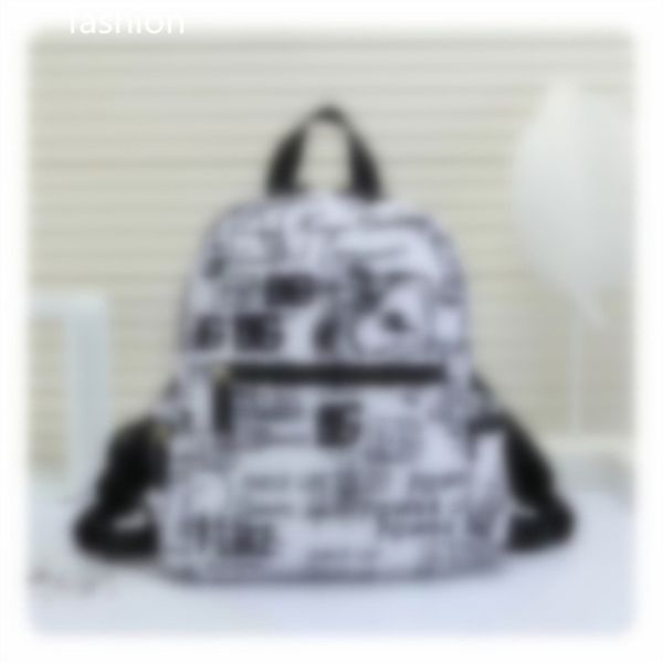 

new small boys and girls school bags fashion cute waterproof load protection ridge ultra-lightweight children's backpack d9