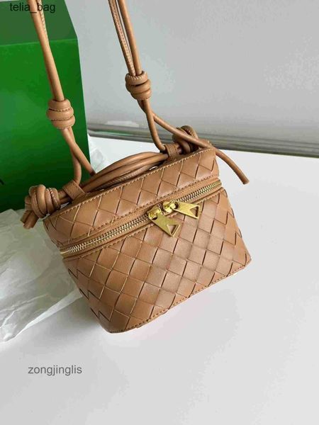 

intrecciato classic bag ladies 2023 tote mini makeup triangle crossbody designer handbags bottegaas women's woven fashion venetaas one
