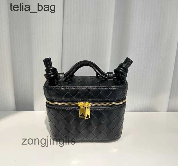

girl classic 2023 ladies bag shoulder venetaas single bags bottegaas designer intrecciato makeup box square fashion woven versatile oblique