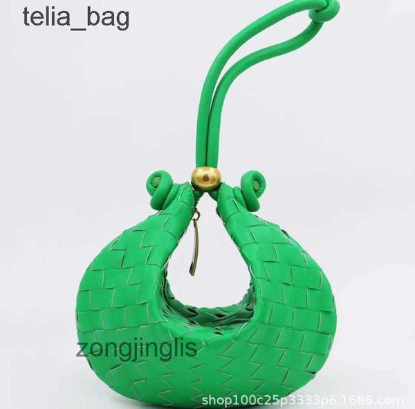 

crescent turn same armpit venetaas bags handbag designer large tote bag the tote bag bag woven luxury bottegaas shoulder family bal m7x0