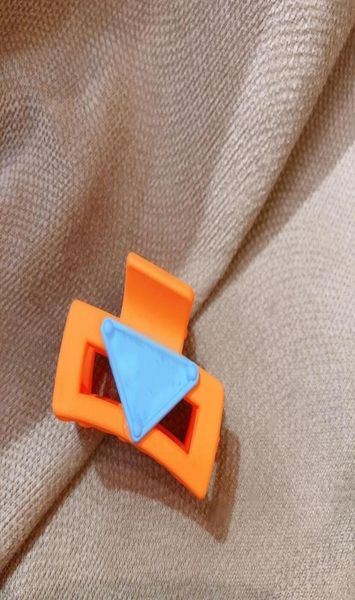 

candy color retro triangle letter clamps net infrared out allmatch fashionable bangs headdress fast delivery8525002, Slivery;golden