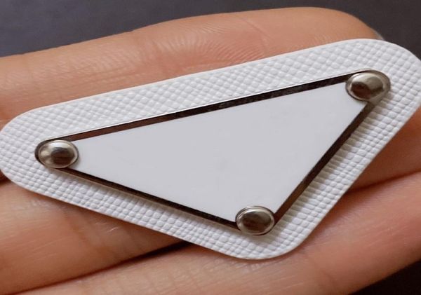 

designer letter brooch women girl triangle brooch suit lapel pin white black fashion jewelry accessories2717819, Gray