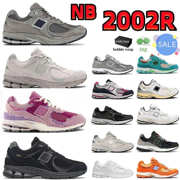 

2002 r designer new balances sneakers triple s black white protection pack pink rain cloud phantom sea salt sail man women casual fashon run