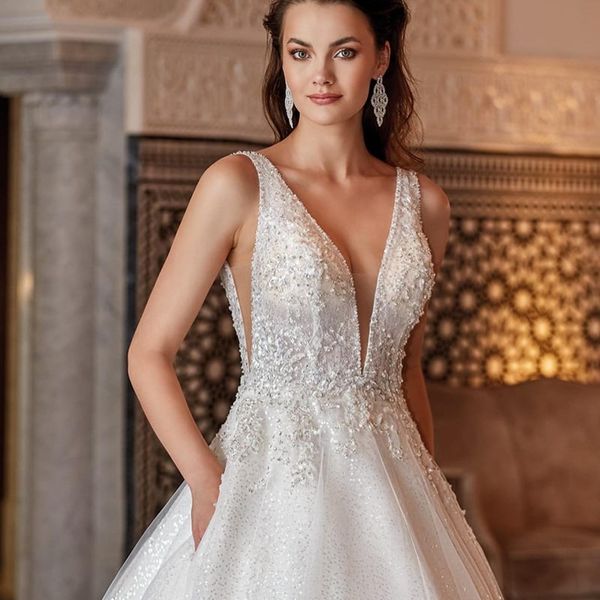 

luxury exquisite embroidery beading v_neck ball gown wedding dress 2023 lace up super sparkly princsss bridal gown, White