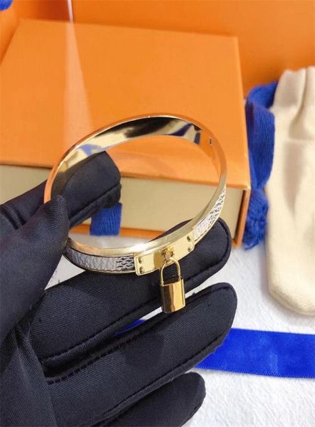 

luxury designer bangle elegant fashion women039s letter pendant clover bracelet wedding necklace special design jewelry6872735, Black