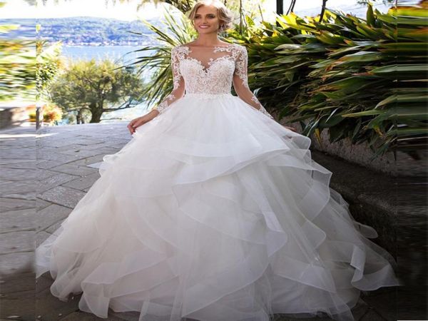 

2020 new vintage ball gown wedding dresses princess 2020 long sleeve open back appliques lace tulle tiered skirt bridal wedding go5718153, White