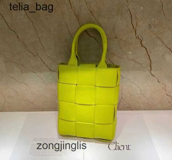 

venetaes 2023 bags fashion bottegaas woven designer women's french small bag one shoulder crossbody cassettes handheld tote totes ar5y