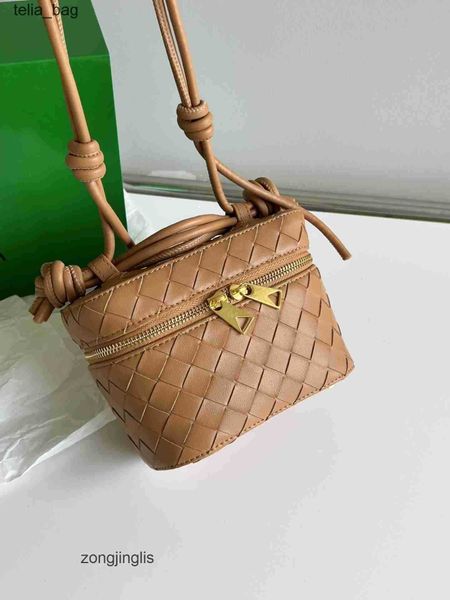 

intrecciato classic bag ladies 2023 tote mini makeup triangle crossbody designer handbags bottegaas women's woven fashion venetaas one
