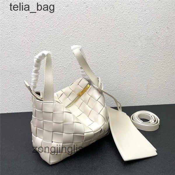 

crossbody luxury bags designer the tote bag bag woven venetaas singleshoulder bottegaas casettes versatile fashion underarm largecapacity co