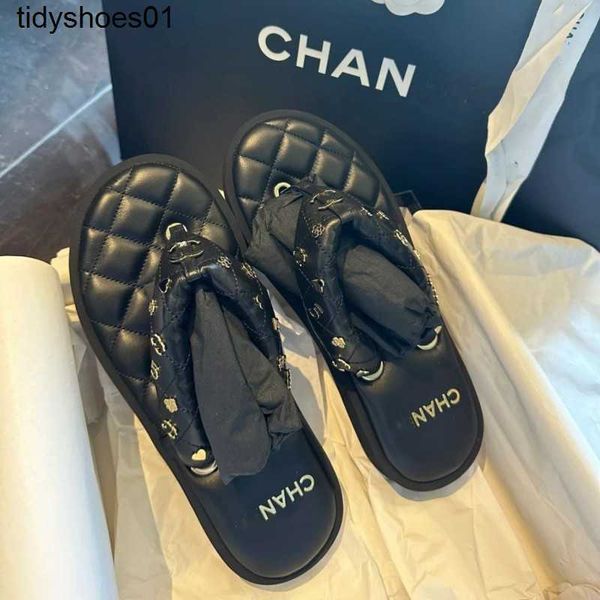 

channel thick sole clamping toe slippers for women's 2023 summer new leisure beach bread herringbone slippers, Black