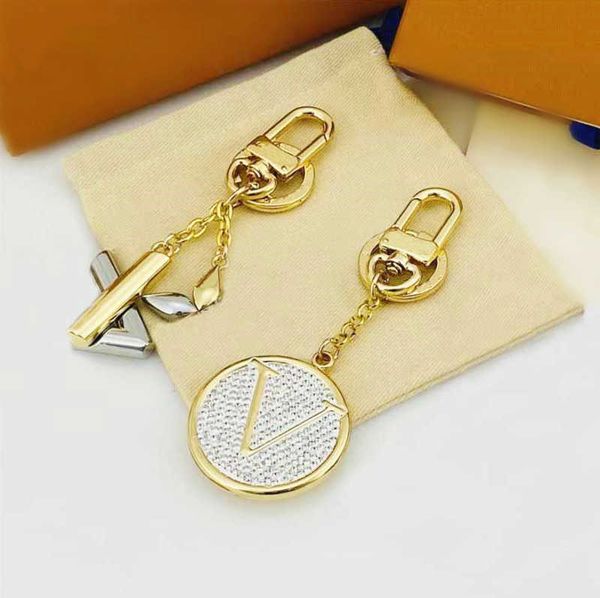 

keychains lanyards new luxury designers keychains letters with diamonds keychain car key chain women buckle jewelry keyring bags pendant spo, Silver