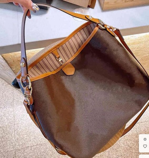 

2023 shoulder bags the est gold coin tag of the season hobo hippie oil wax calfskin antique hardware m50156