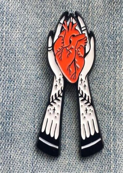 

europeanamerican style fashionable creative heart in hand alloy enamel pin badge brooch1750919, Gray