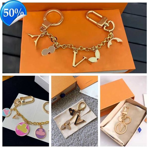

keychains lanyards luxury designers keychains letters with diamonds keychain car key chain women buckle jewelry keyring bags pendant exquisi, Silver