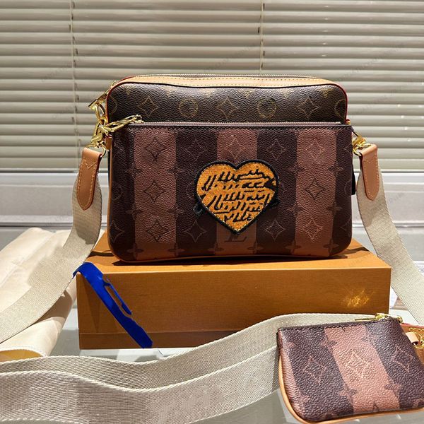 

23ss mens luxurys designers totes bag handbags shouder crossbody men 3 in 1 handbag pouch purse original metal messenger bag 24cm