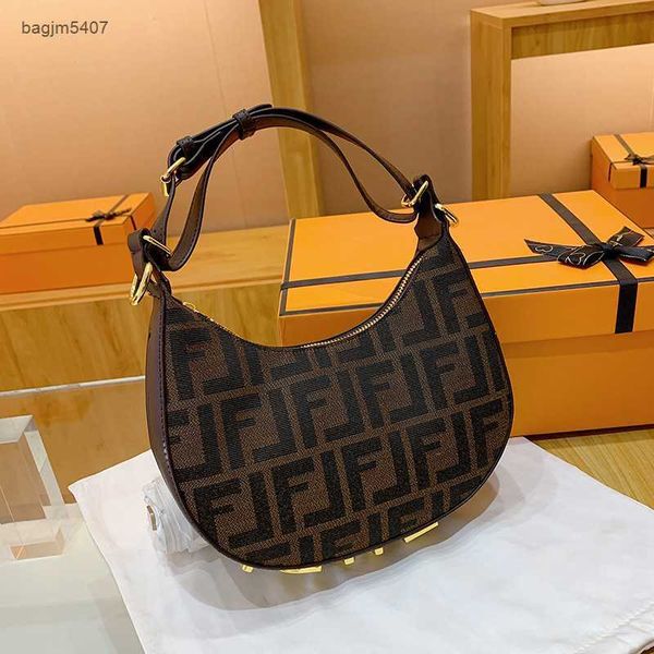 

design style fashion 80% factory direct sales wholesaleone shoulder underarm shell women's wear ristant material travel focus elegant b
