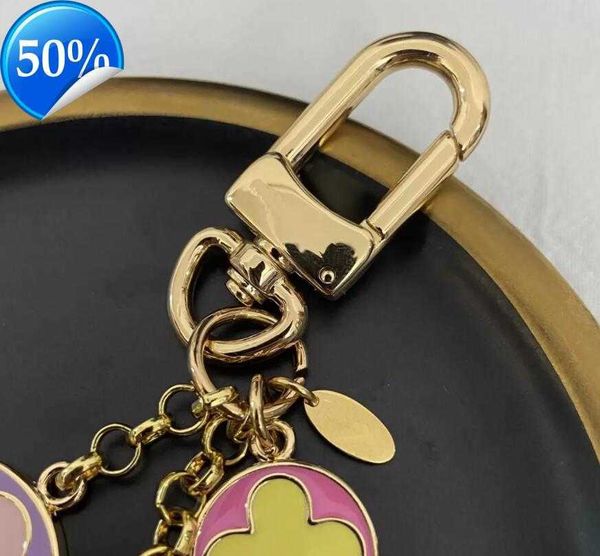 

keychains lanyards new style fashion luxury designer keychain classic brands key buckle flower letter pattern golden mens womens bag pendant, Silver