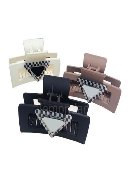 

classic plaid hairs clamps luxury triangle badge hair clips womens ins fashion barrettes durable barrette6438686, Slivery;golden