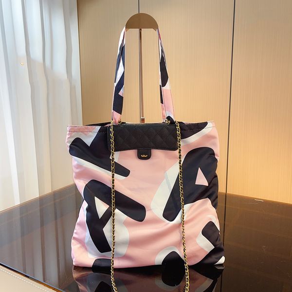 

designer womens lightweight shopping bag travel bag printed leather hardware c-buckle luxury handbag matelasse chain diagonal shoulder bags
