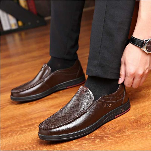 

running shoes leather shoes men loafers slip on business casual leather shoes classic soft moccasins hombre breathable men shoes flats 23080
