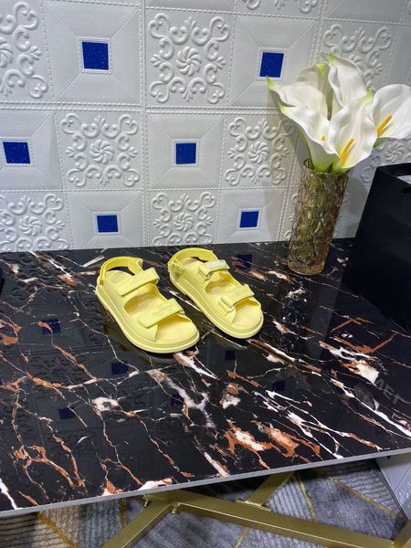 

luxury sandals slippers leather flip flops slide slipper stone sage vermilion sand grey moon 0817, Black