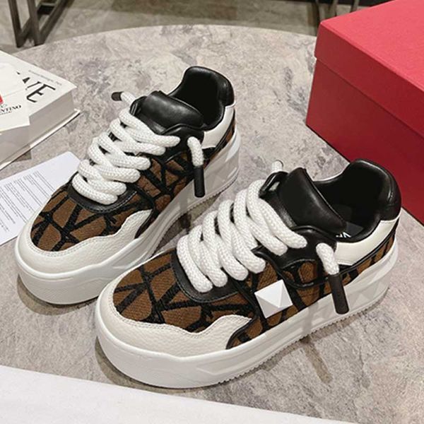 

one stud low sneaker 2023 catwalk women designer shoes fondant 3d rubber thick sole screen print logo nappa leather mens sneakers womens cas, Black