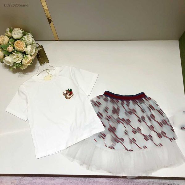 

designer girl dress baby tracksuits size 100-160 cm 2pcs embroidered animal t-shirt on chest and lace skirt with grid letters july10, White